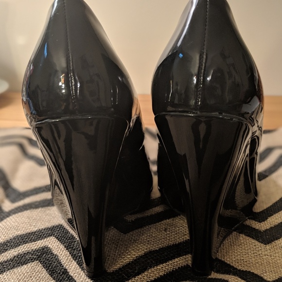 Black peeptoe wedges - Picture 3 of 5